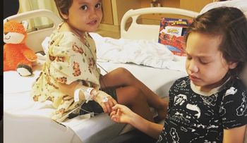 Devastador: Dos hermanos, de 6 y 4 años, tienen el mismo tumor cerebral