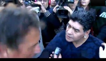 Video: Maradona le pegó un cachetazo a periodista