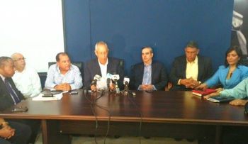 PRM pide al Gobierno garantizar dinero a ahorrantes del Banco Peravia