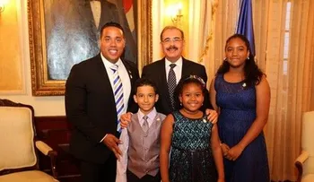 Presidente Medina recibe estudiantes dominicanos con meritos en Estados Unidos