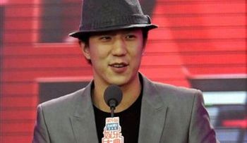 Procesarán hijo Jackie Chan por animar al consumo de drogas