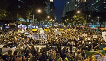 Miles participan en huelga nacional en Brasil