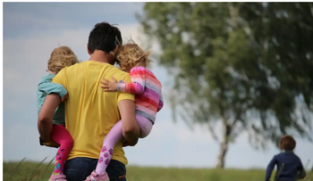 Amor y relaciones, clave de la felicidad por encima del dinero