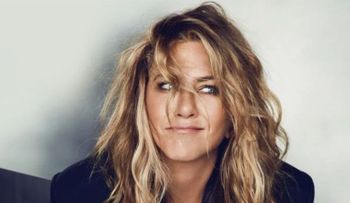 Jennifer Aniston ve televisión desnuda