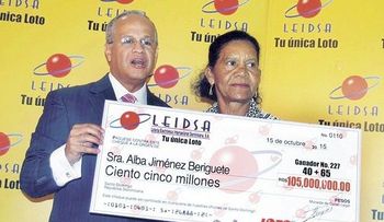 Profesora se gana 105 millones en la Loto