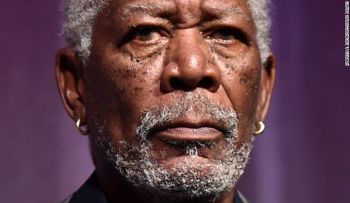 Una de las mujeres acosada por Morgan Freeman: Trataba de levantar mi falda y me preguntaba si llevaba ropa interior
