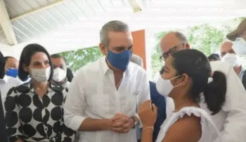 Abinader agradece a personal de salud y sanitario por su dedicación en proceso de vacunación