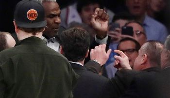 Dueño de Knicks prohíbe a ex NBA Charles Oakley entrar al Madison Square Garden