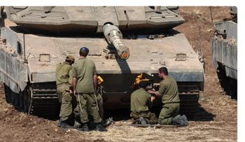 Milicianos gazatíes atacan base del Ejército israelí en Gaza