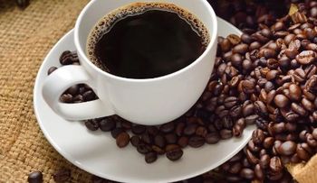 Café sin azúcar evita el Alzheimer; dice nuevo estudio