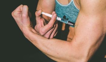 Cómo dañan al hígado los esteroides para aumentar la masa muscular