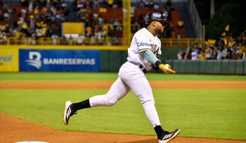 Tavárez brilla y Águilas hunden más al Licey