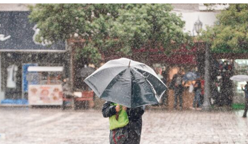 Lluvias, protestas y condenas sacuden al país