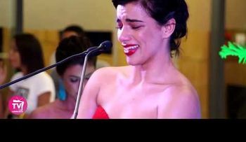  Nashla Bogaert recibe con lágrimas estrella en el Paseo del Cine Downtown