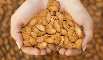 Manténte en peso comiendo almendras