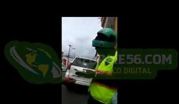 Una mujer se "come" agente Digesett: "Yo tengo más rango que usted póngame las multas que quiera