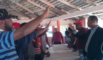 Modesto Guzmán juramenta directiva en Barahona 