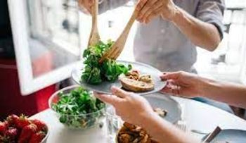 Dejar de comer ciertos productos para bajar de peso sería un tonto mito