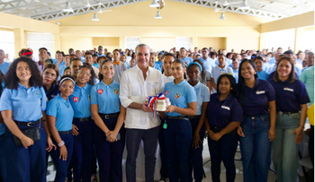 Abinader inaugurará escuelas, puente y acueducto en Azua