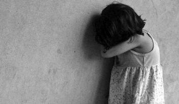 Condenan a 20 años a padre que violó durante 9 años a su hija