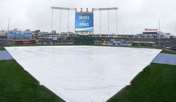 Posponen por lluvia tercer juego Orioles-Reales