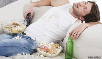 ¿Por qué nos da sueño después de comer mucho?