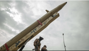 Irán lanza nueva ola de misiles contra Israel y bases de EE. UU.