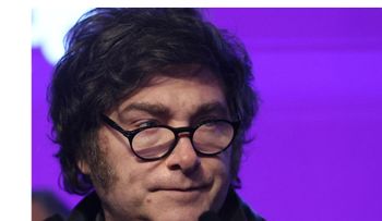 Milei analiza derrota ante el peronismo en Buenos Aires.