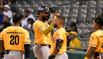 Águilas vencen 8-2 a Estrellas