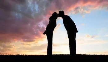 El primer beso es inolvidable: La ciencia lo explica todo