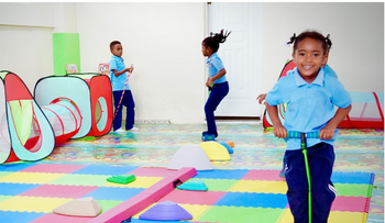 Inefi entrega Aula de Motricidad en escuela de Azua