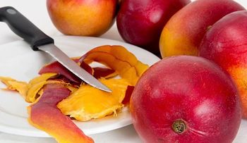 El mango ayuda a cuidar el cabello, la piel, bajar de peso, previene la anemia y nos protege de dolores menstruales