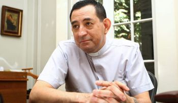 Dictan prisión preventiva para excanciller del arzobispado chileno por abusos sexuales