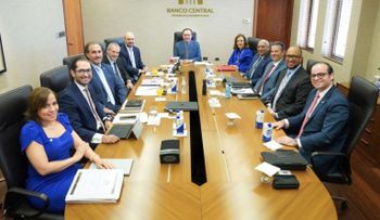 Gobernador Valdez Albizu recibió al nuevo jefe misión FMI para República Dominicana, Emilio Fernández-Corugedo