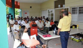 Imparten taller sobre el mejoramiento de la calidad en toda la cadena láctea