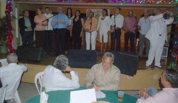  Miguel Vargas concluye agenda con cena en familia