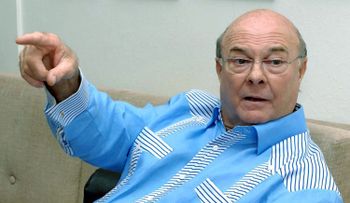 Hipólito solicita a Danilo dejar sin efecto aumento del Itbis a canasta familiar