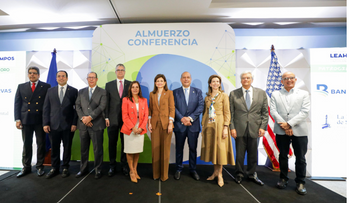 Raquel Peña y Leah Campos destacan a Santiago como motor del país