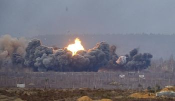 Bolsas se desploman y barril del petróleo superan los 100 dólares, ante ataque de Rusia contra Ucrania
