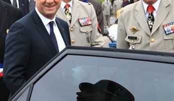 Presidente de Francia da vacaciones a todos sus funcionarios 