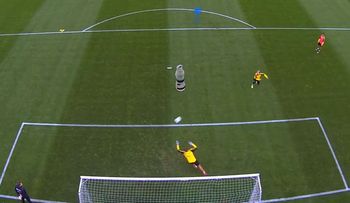 El golazo con una pirueta jamás vista de un futbolista del Borussia Dortmund