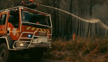 Tormentas de fuego agravan megaincendio en Francia