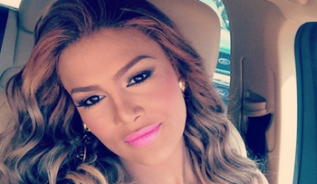 Caroline Aquino se va en pleito con una de sus fans
