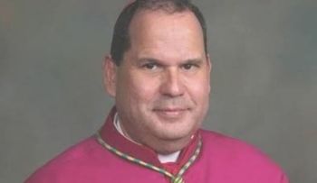 Agreden obispo hispano dentro Catedral de Nueva Jersey