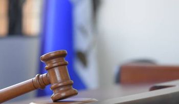 Padres queman vulva de niña porque se orinó en la cama