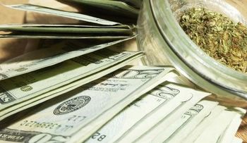 Bancos de EEUU abren puertas a vendedores de marihuana
