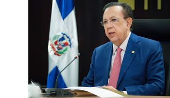 Valdez Albizu expuso en el XV Congreso Internacional de Finanzas y Auditoría la estrategia implementada para enfrentar la crisis internacional