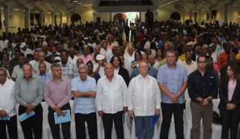 Hipólito Mejía propone medidas para desarrollar el campo; celebra Día del Agricultor