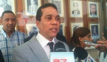 Le suspenden exequátur al doctor Edgar Contreras