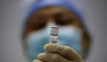 Pfizer cree que síntomas de ómicron se transmiten más rápido